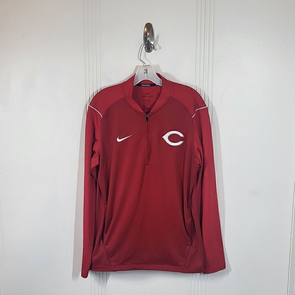 Cincinnati Reds Men's Nike Dri Fit Shirt.